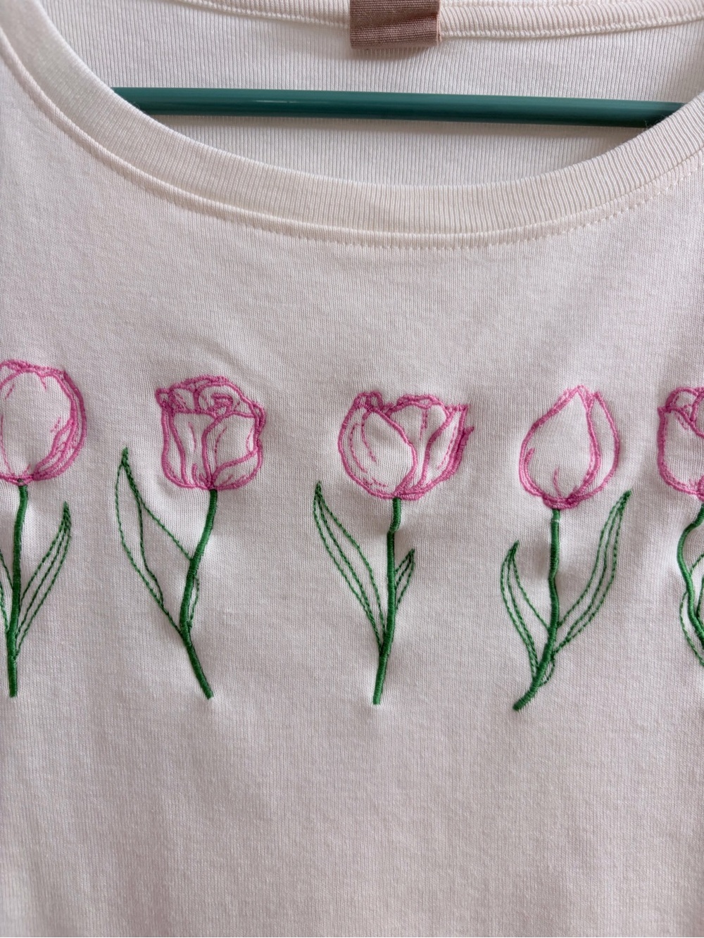 Cream Cropped Tee with Pink Tulip Embroidery - Brand Unspecified - Picture 2 of 4
